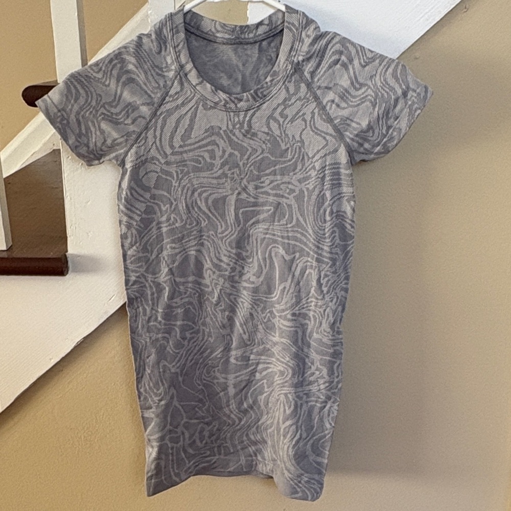 lululemon athletica Gray Marble-Print Short Sleeve Tee